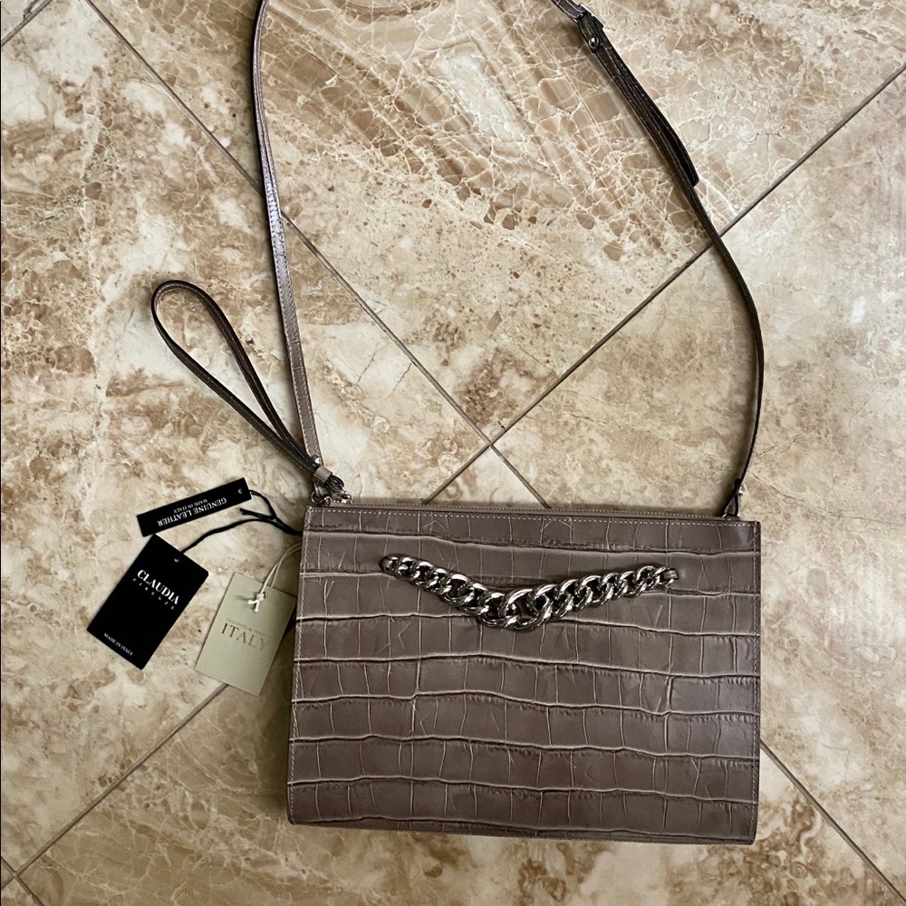 Beautiful Italian leather Claudia Firenze purse.